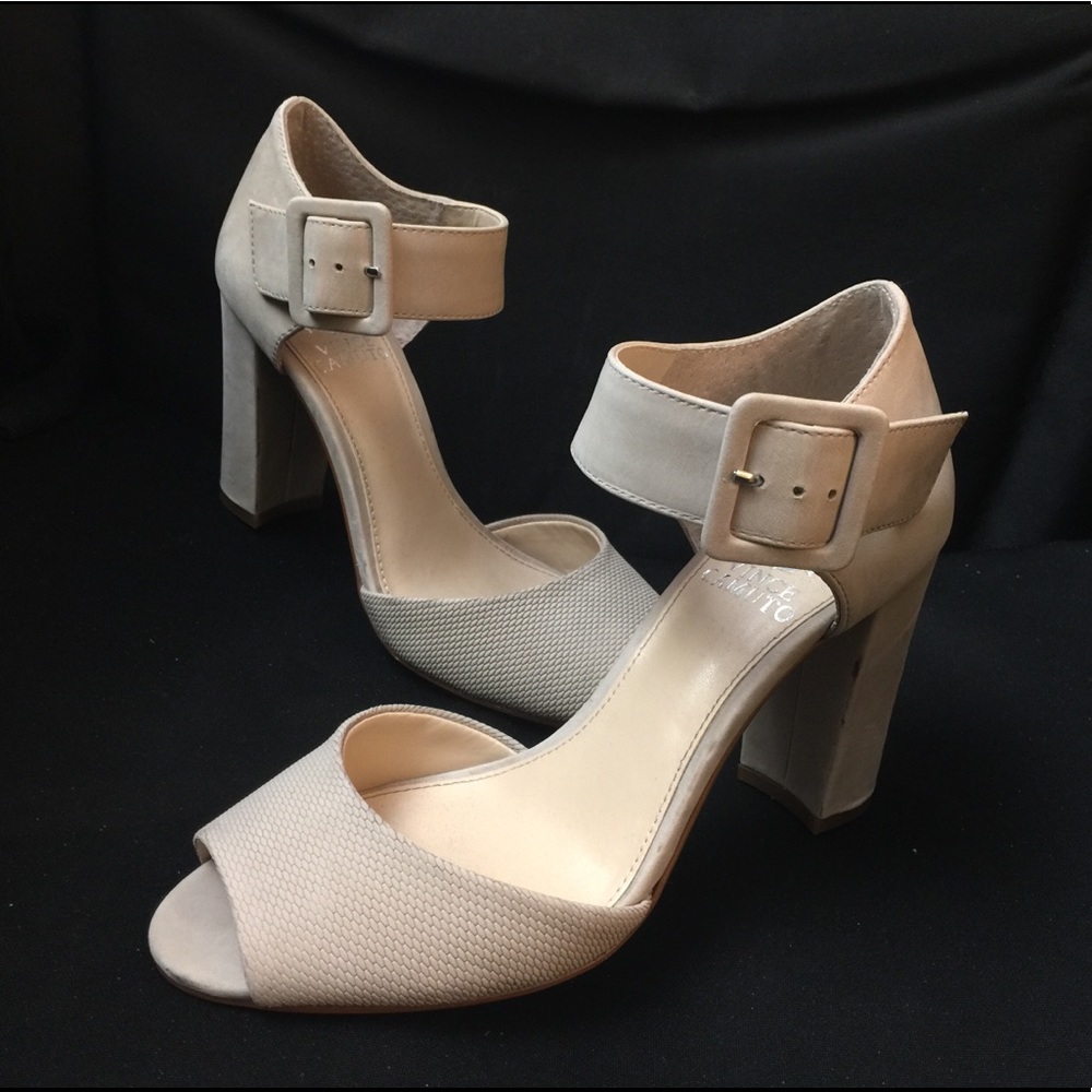Woman’s Vince Camuto nude leather heels Sz 7M